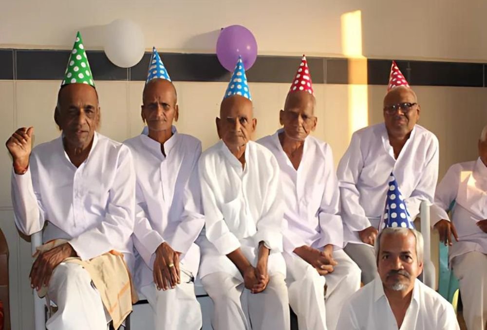 adhar-vishwastha-sanstha-charitable-old-age-home-solapur